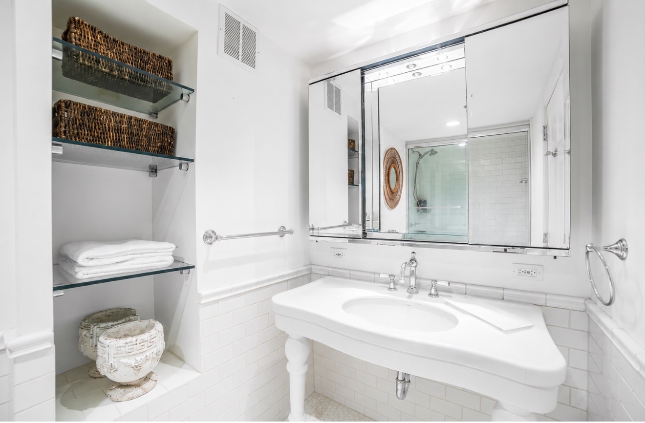 100 E Huron Street Unit: 3504