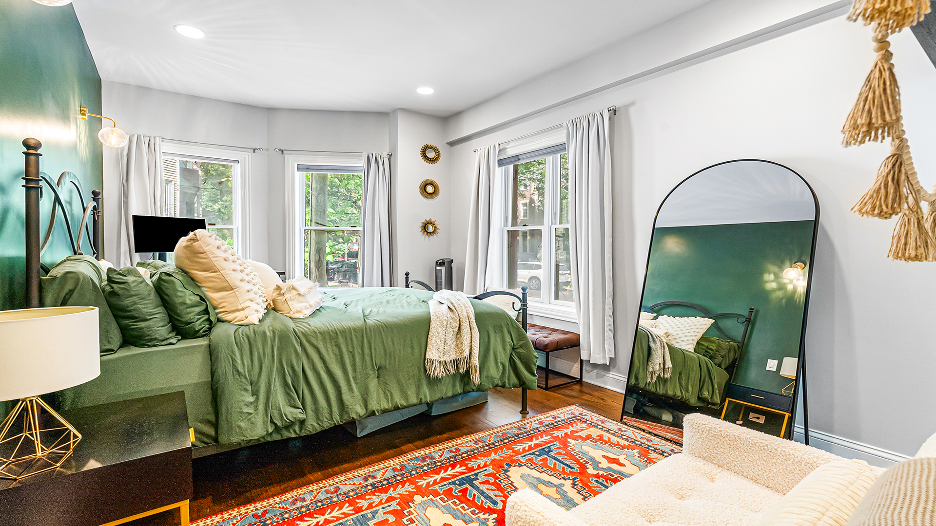807 W Buckingham Place Unit: 1W