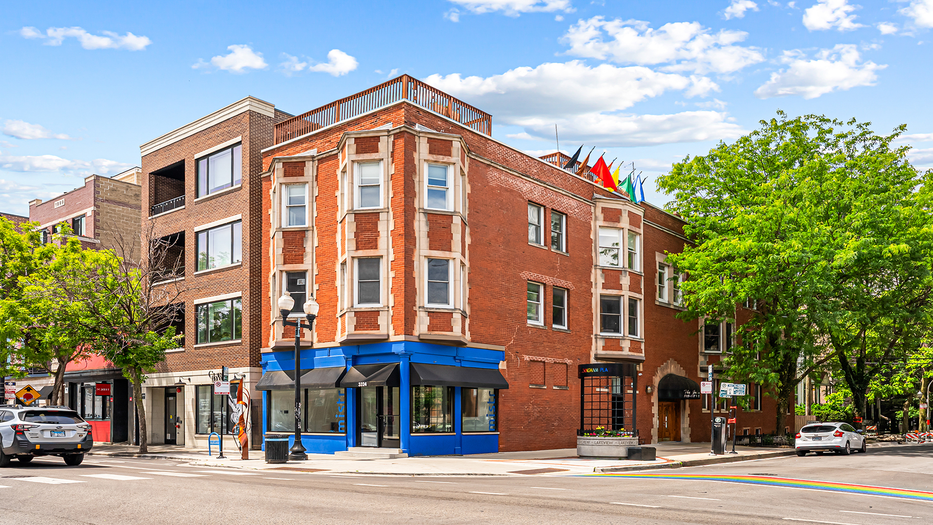 807 W Buckingham Place Unit: 1W