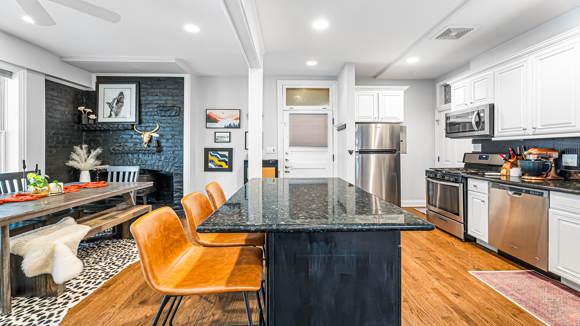 807 W Buckingham Place Unit: 1W