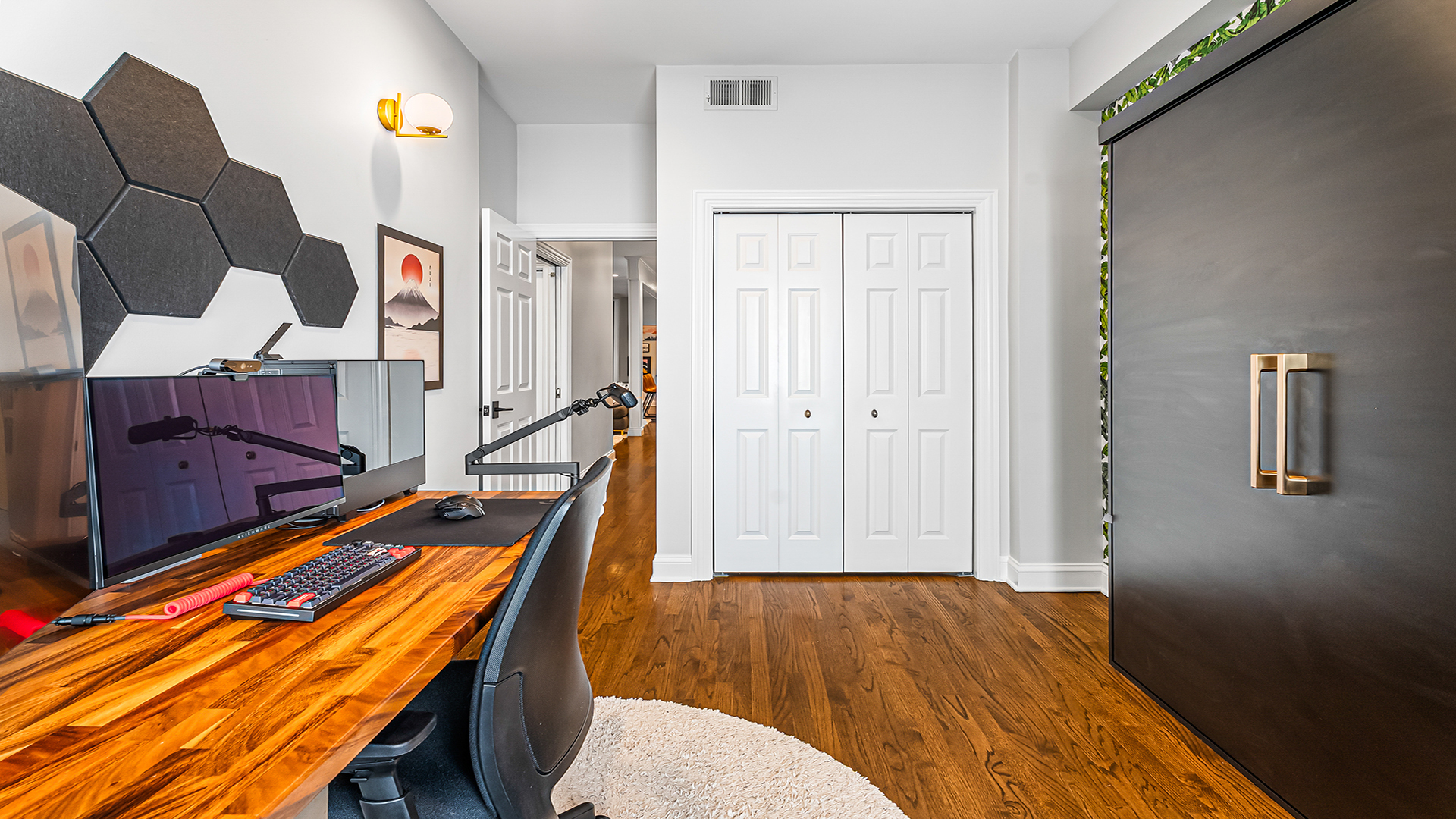 807 W Buckingham Place Unit: 1W