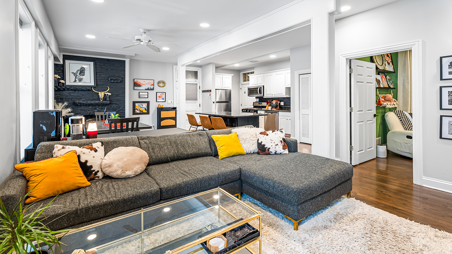 807 W Buckingham Place Unit: 1W