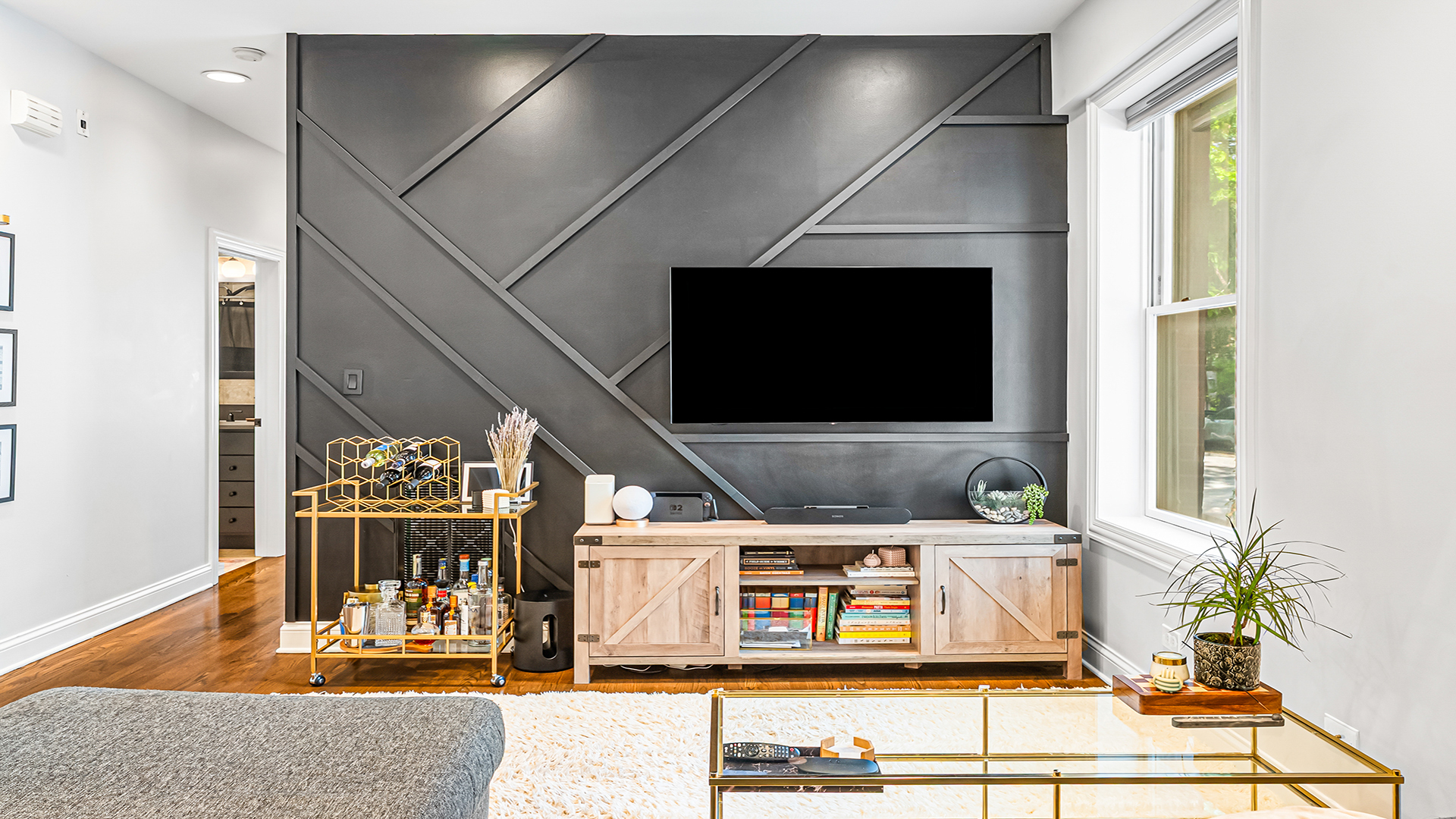 807 W Buckingham Place Unit: 1W
