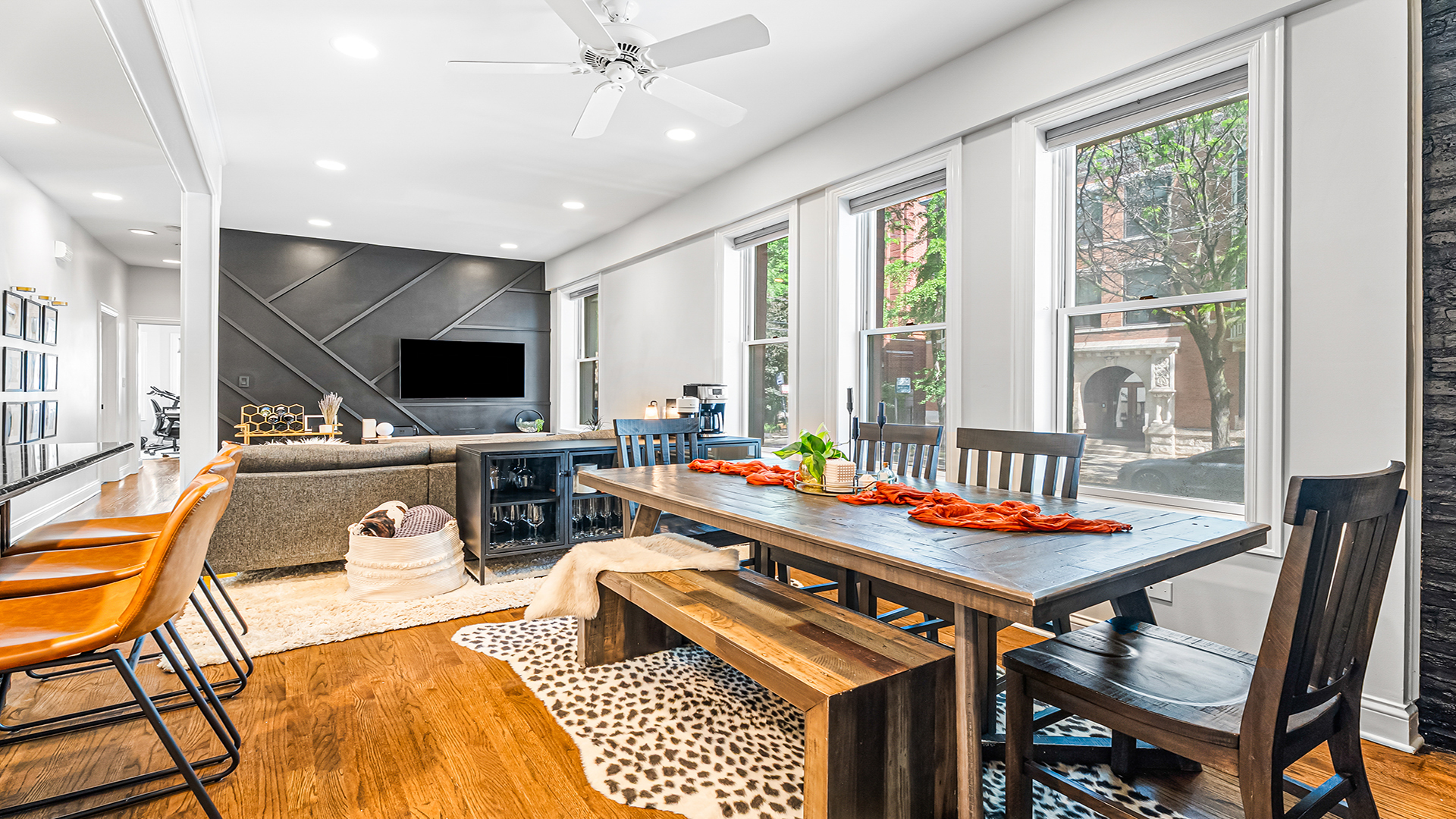 807 W Buckingham Place Unit: 1W