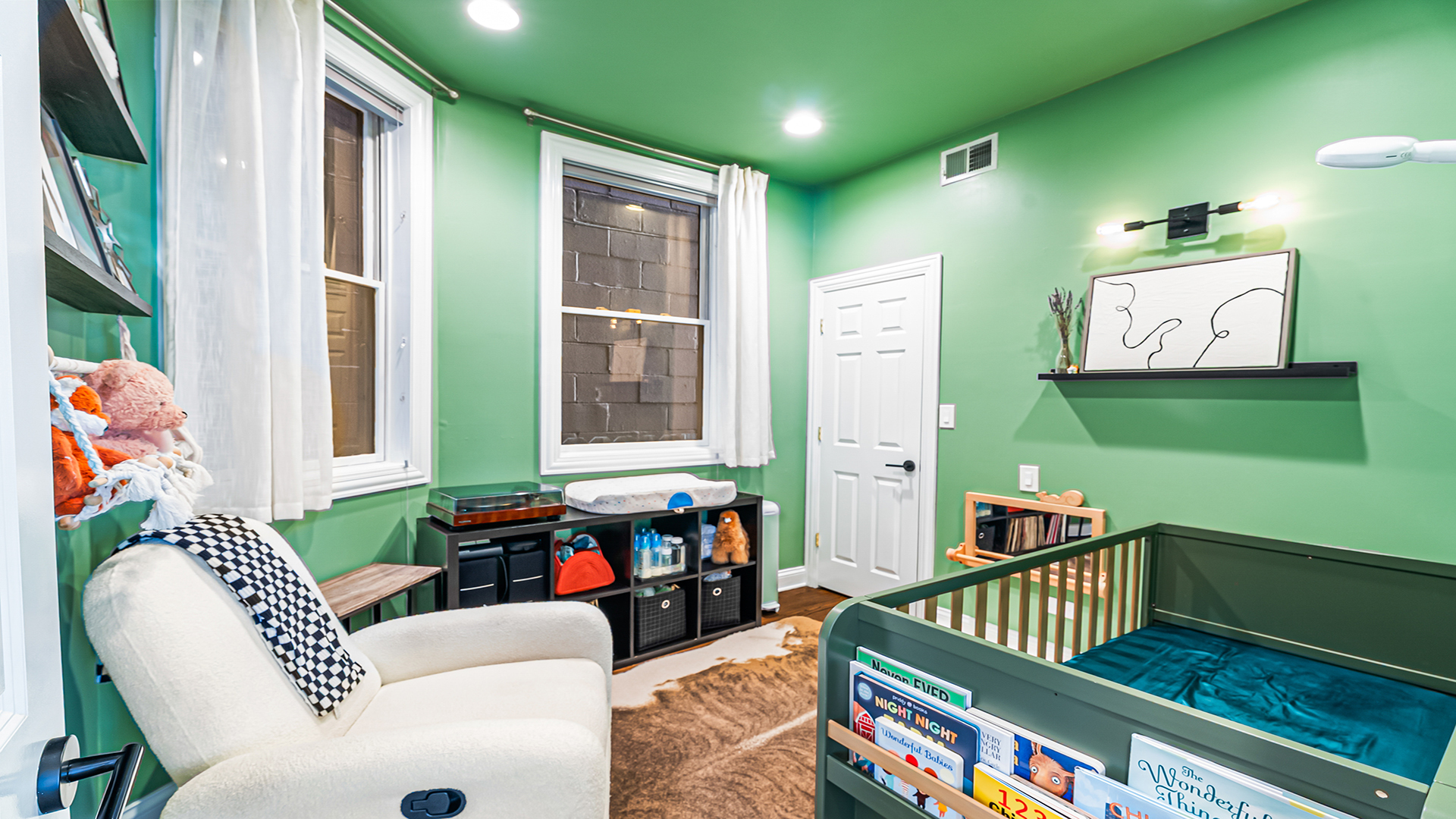 807 W Buckingham Place Unit: 1W