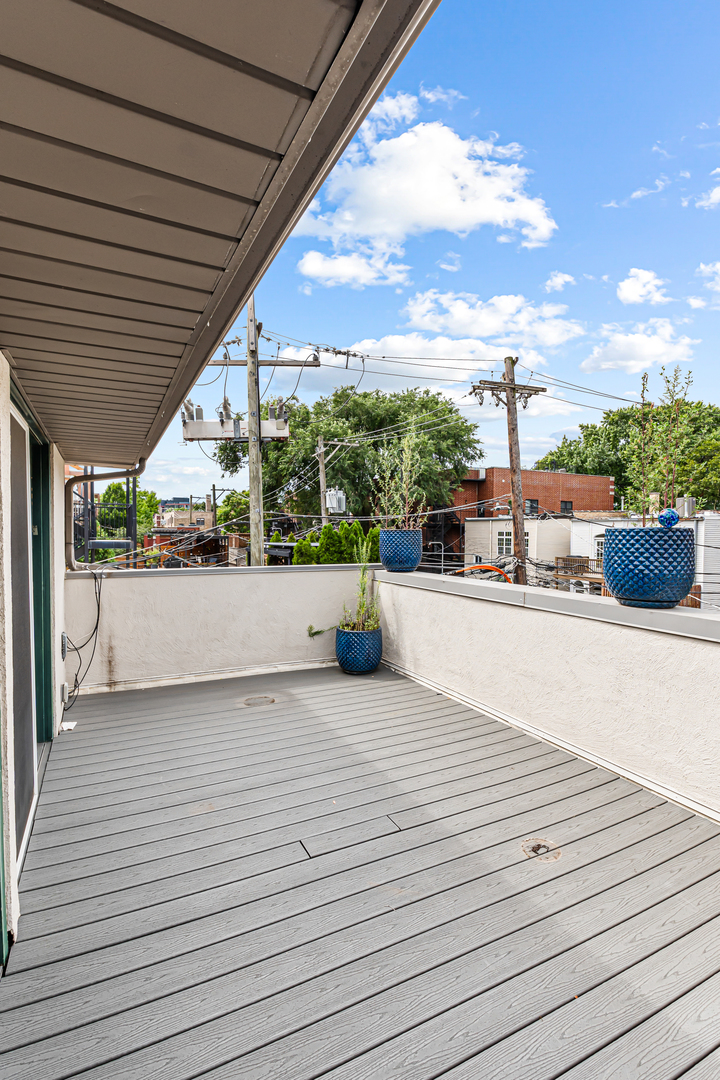 909 W Diversey Parkway Unit: 3W