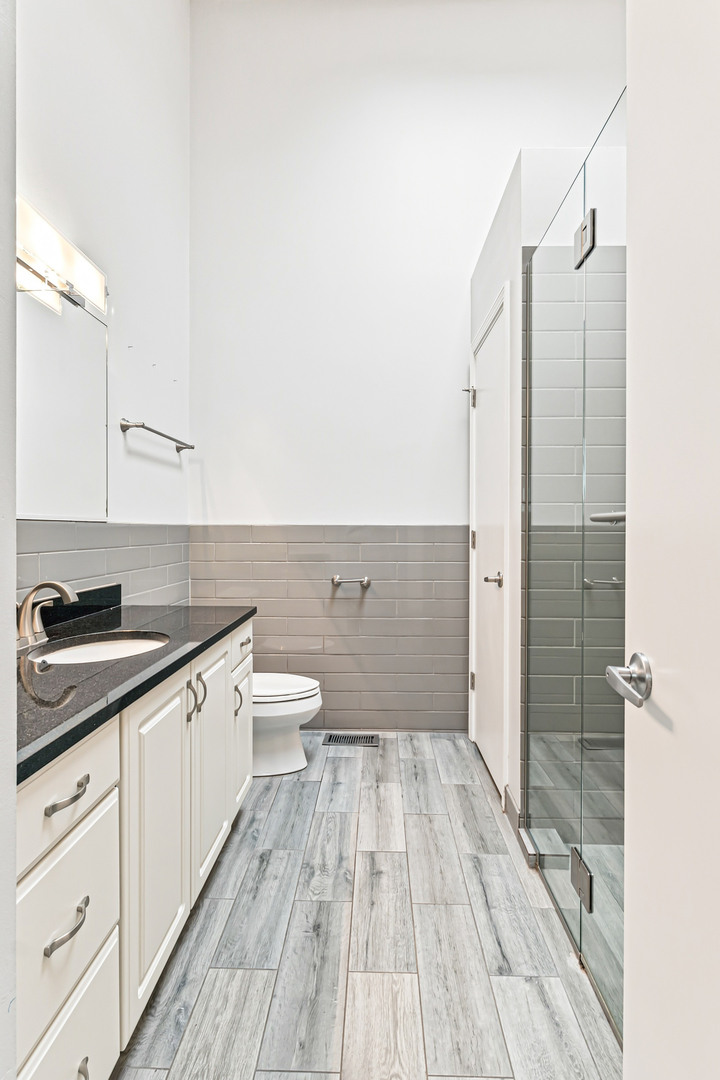 909 W Diversey Parkway Unit: 3W