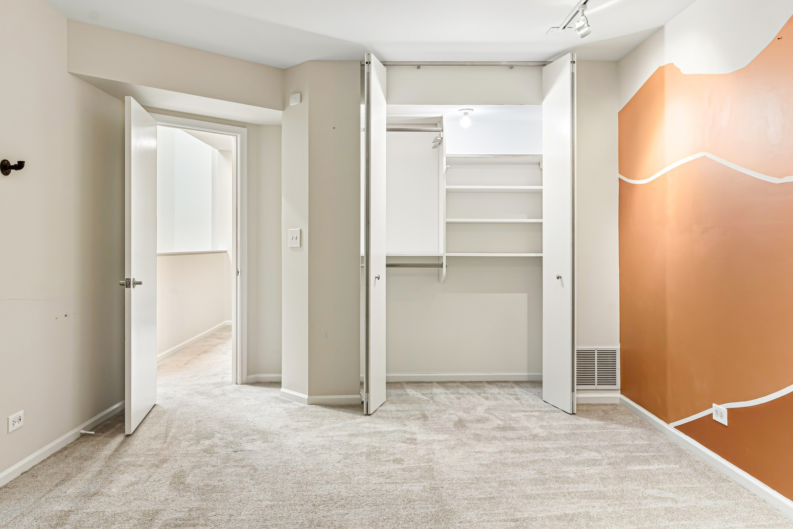 909 W Diversey Parkway Unit: 3W