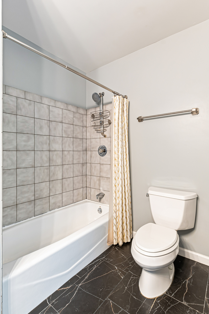 909 W Diversey Parkway Unit: 3W