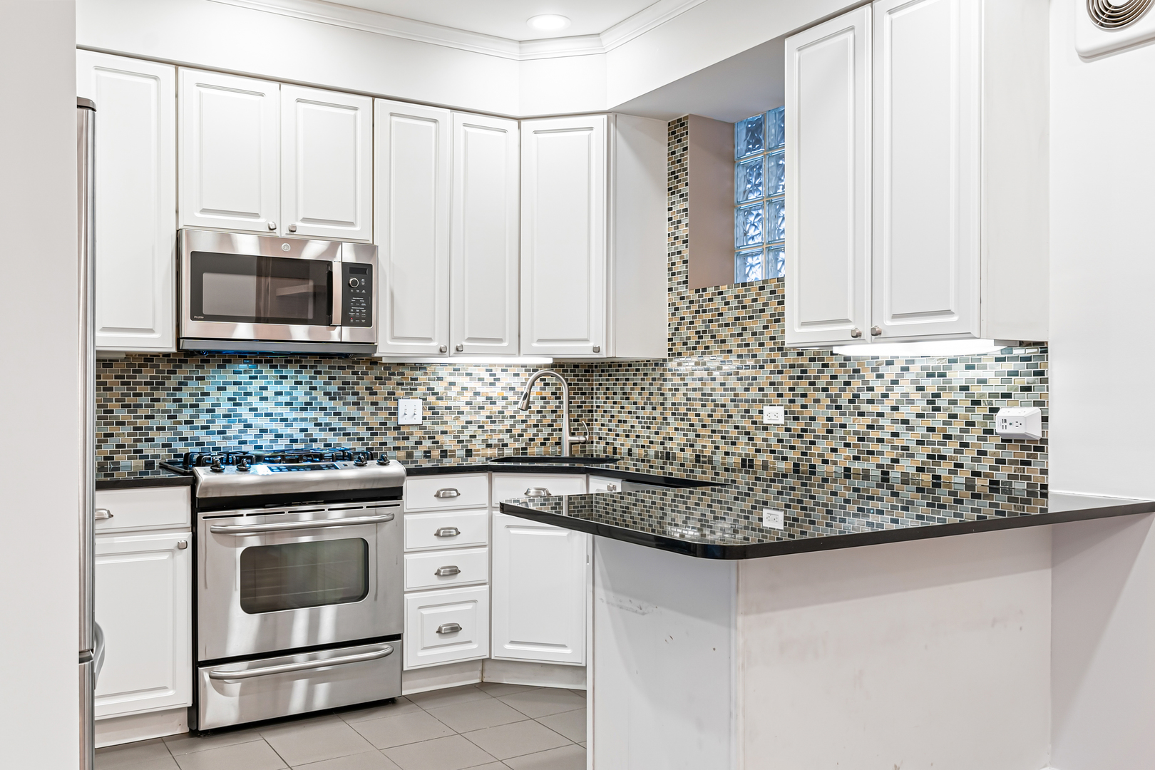 909 W Diversey Parkway Unit: 3W