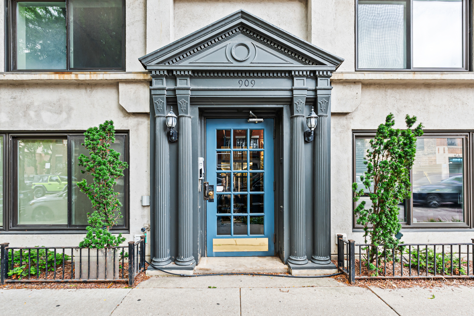 909 W Diversey Parkway Unit: 3W