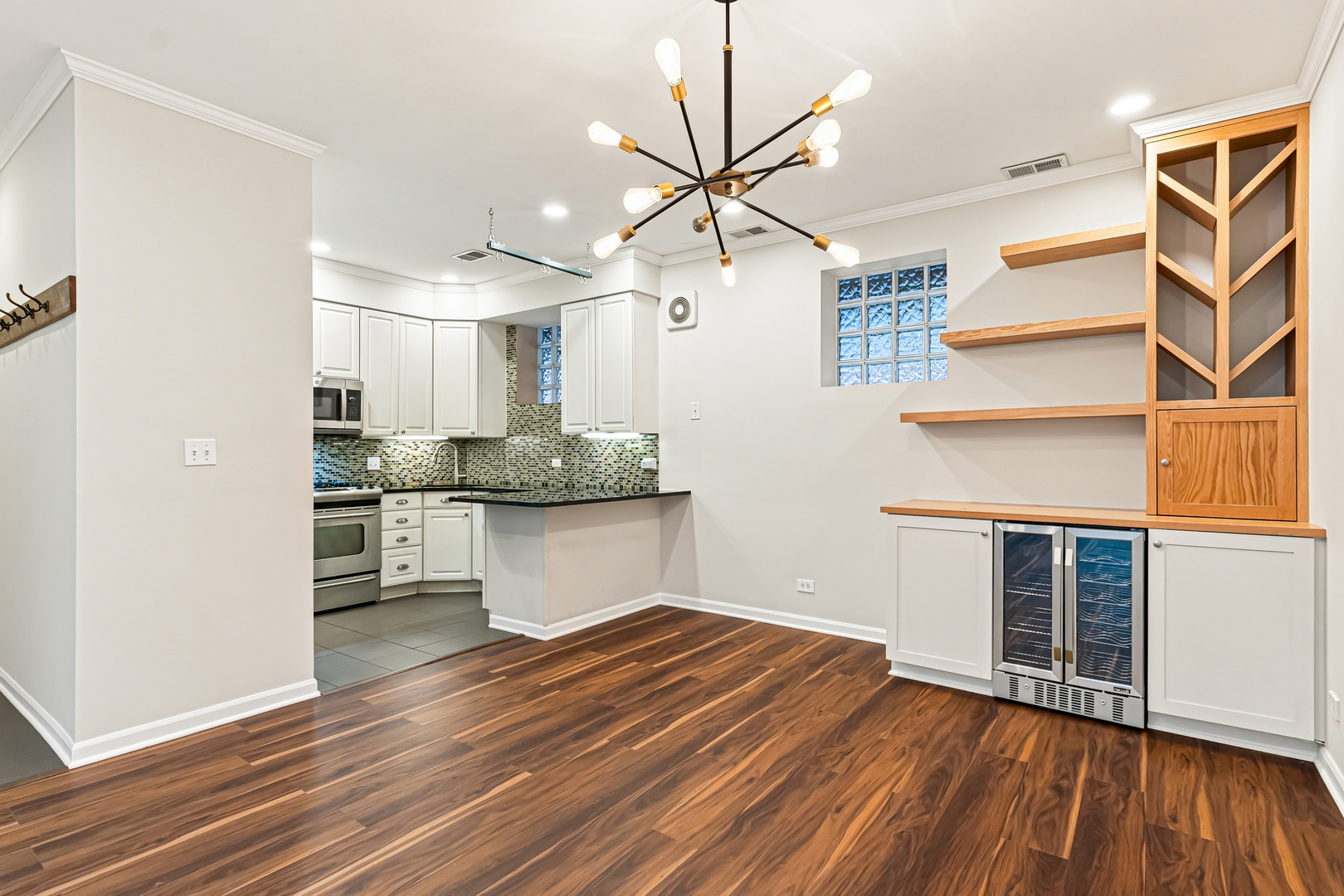 909 W Diversey Parkway Unit: 3W