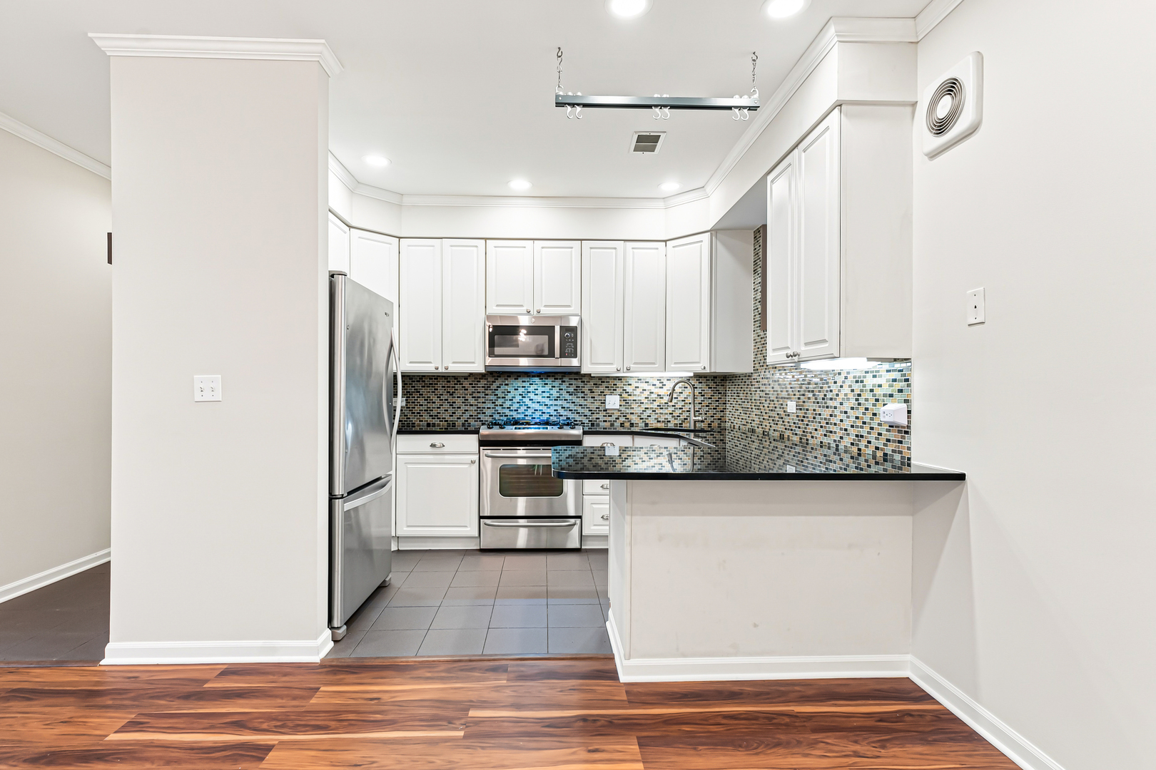 909 W Diversey Parkway Unit: 3W