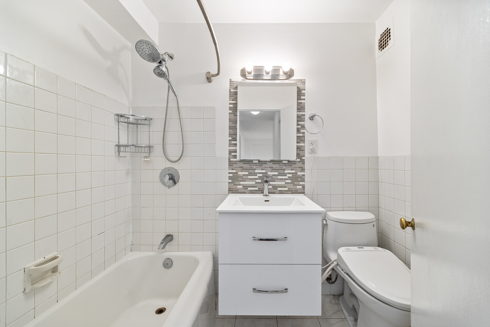 2909 N Sheridan Road Unit: 1703