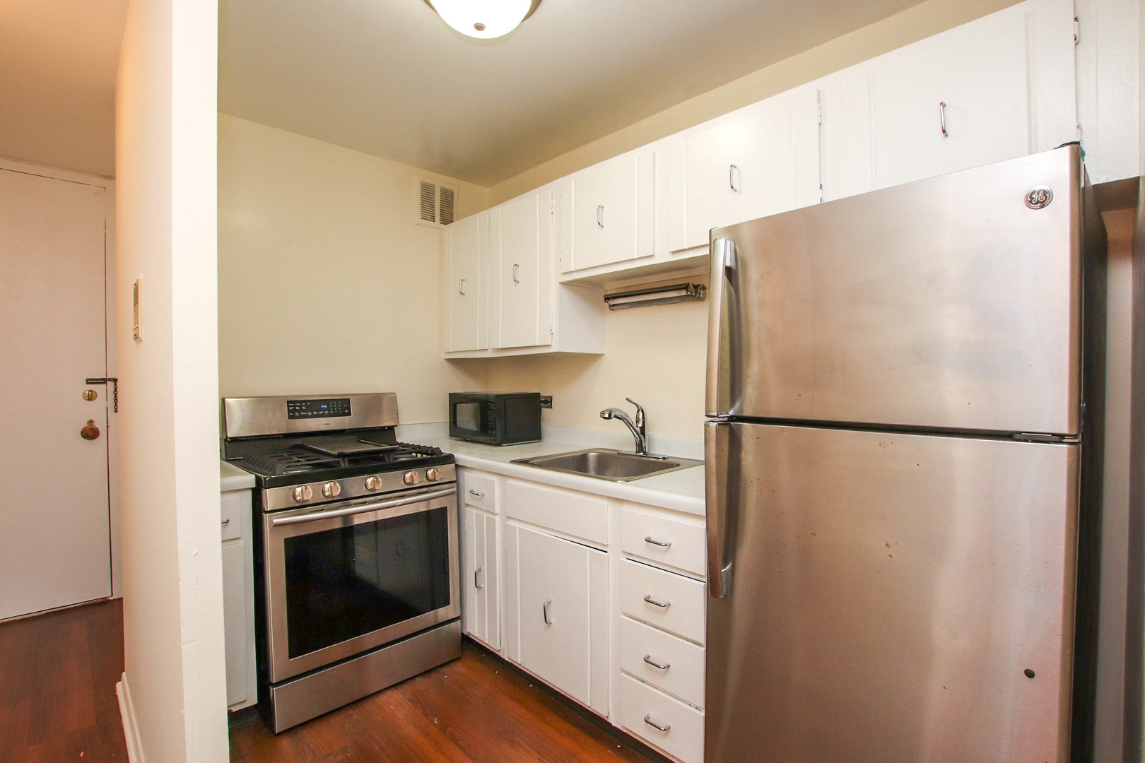 1 E Scott Street Unit: 1406