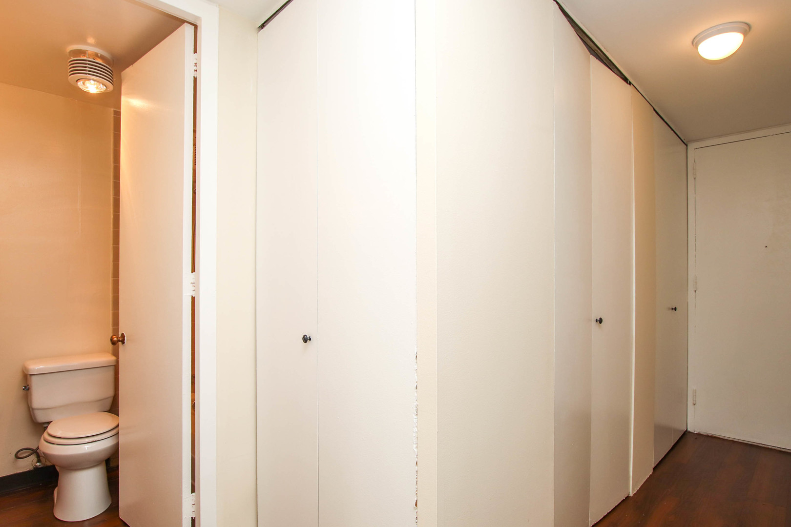 1 E Scott Street Unit: 1406