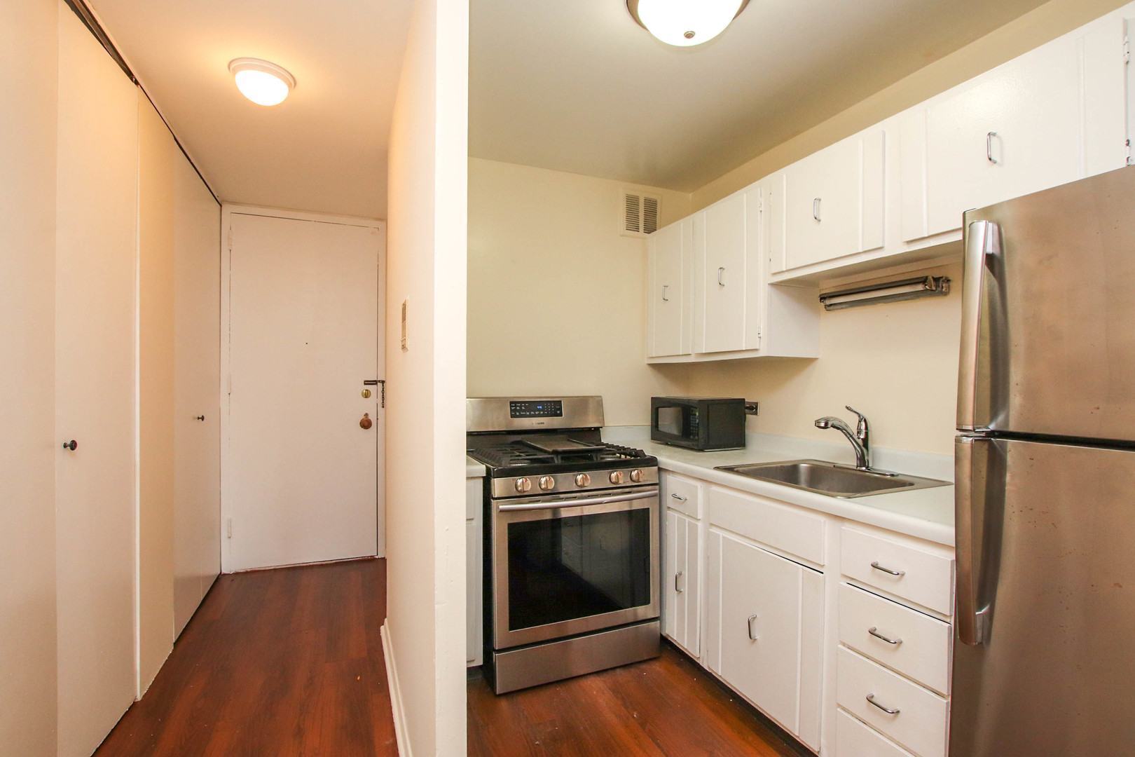 1 E Scott Street Unit: 1406