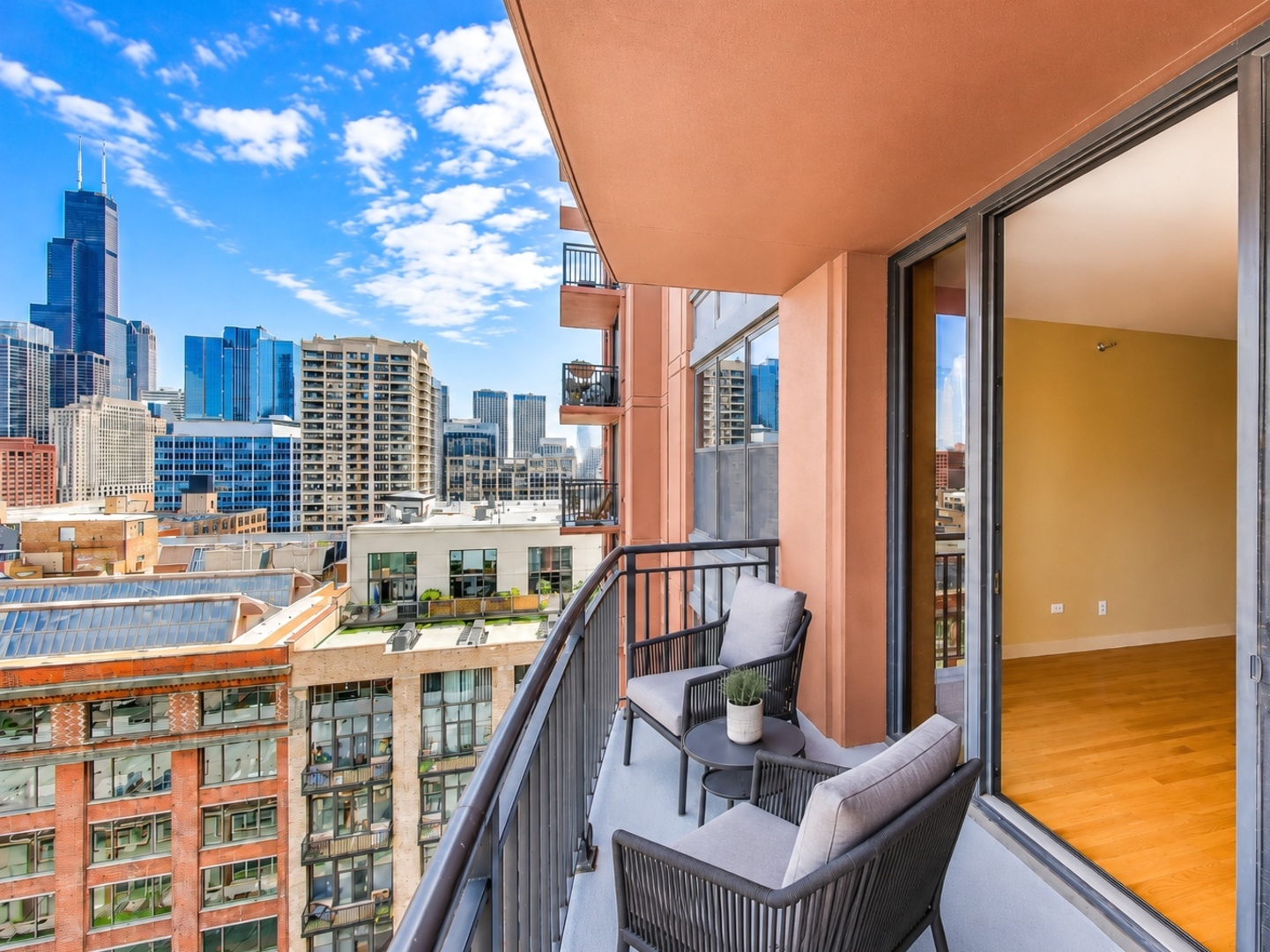 330 N Jefferson St #1403