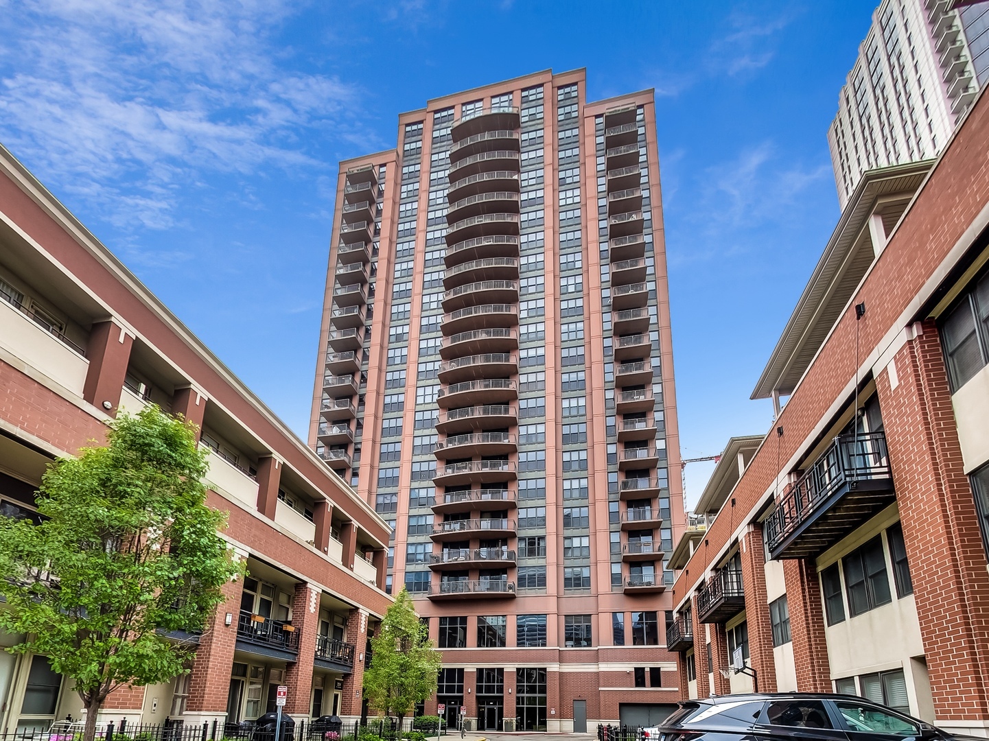 330 N Jefferson St #1403