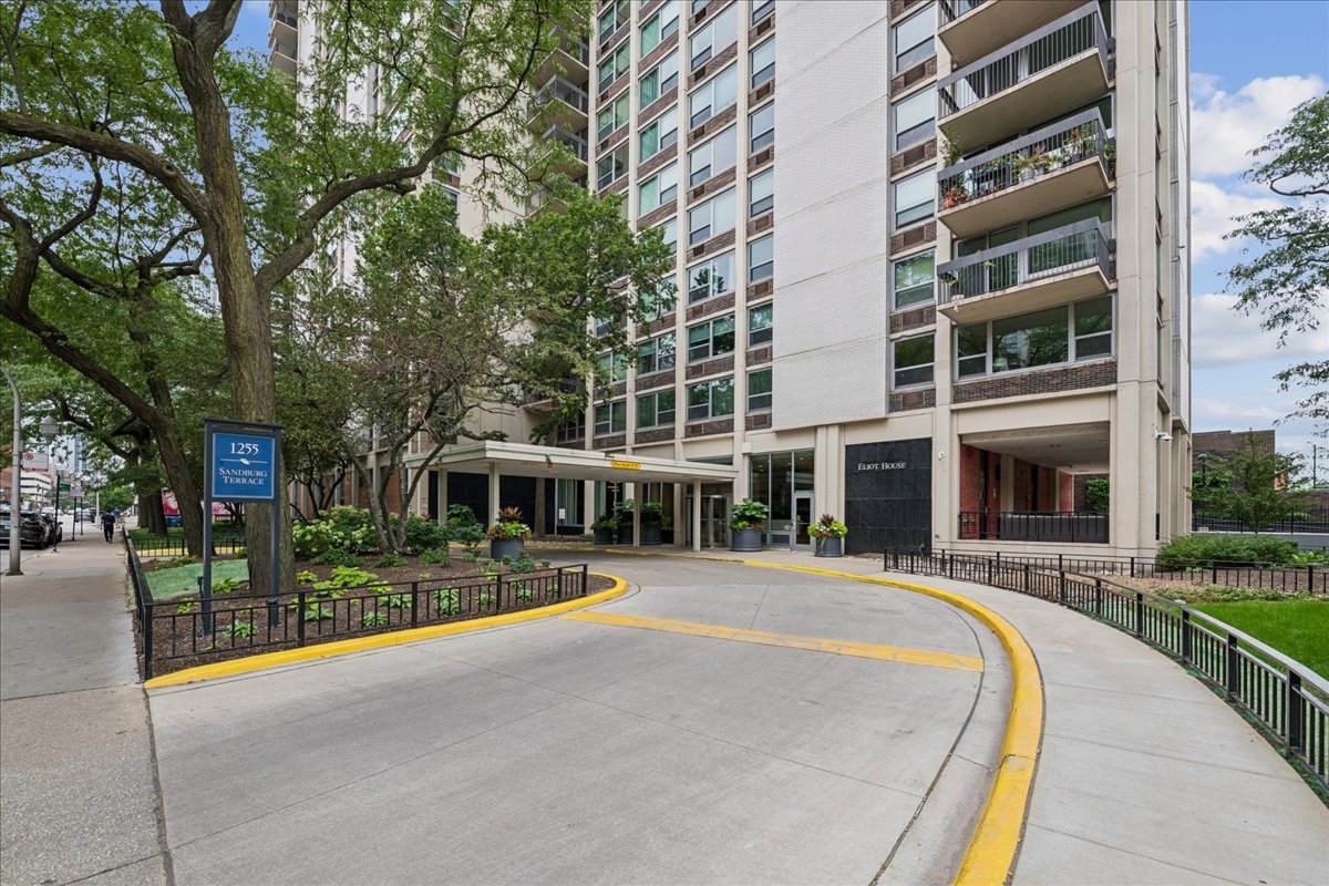 1255 N Sandburg Terrace Unit: 1508