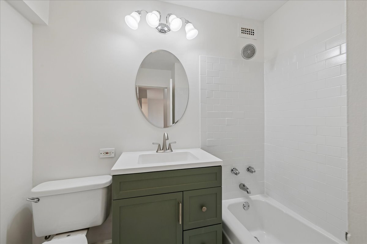 1255 N Sandburg Terrace Unit: 1508