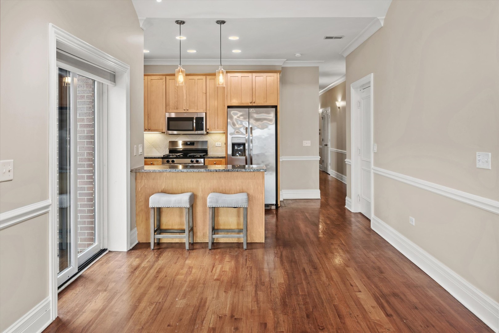 930 W Dakin Street Unit: 4