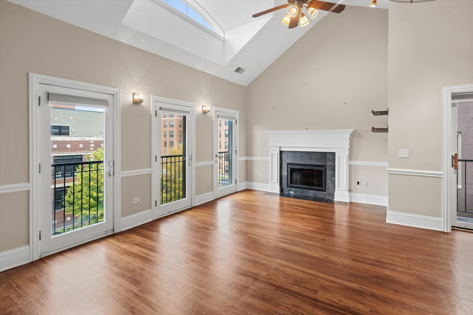 930 W Dakin Street Unit: 4