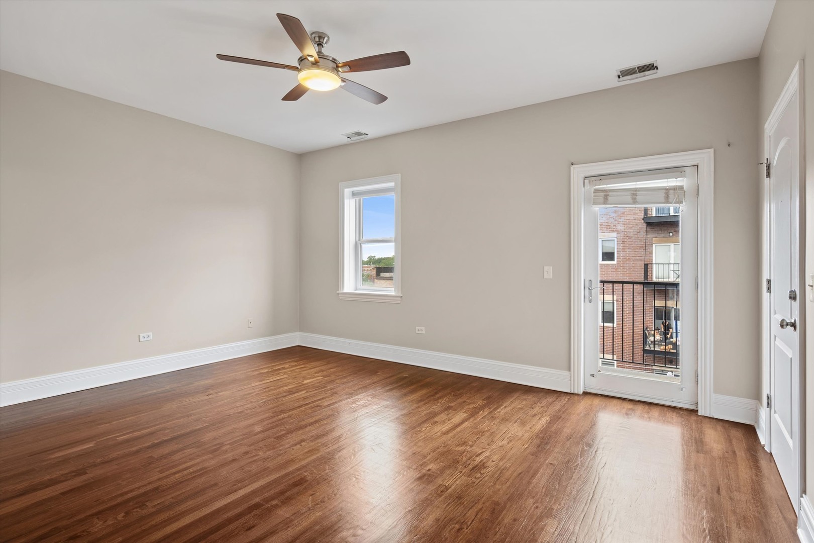 930 W Dakin Street Unit: 4