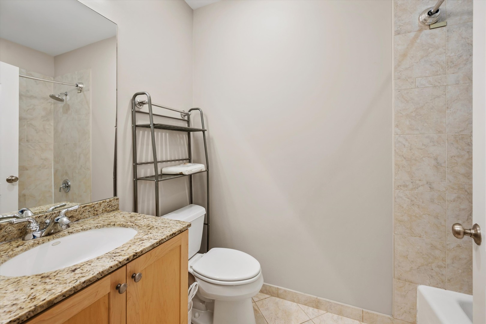 930 W Dakin Street Unit: 4