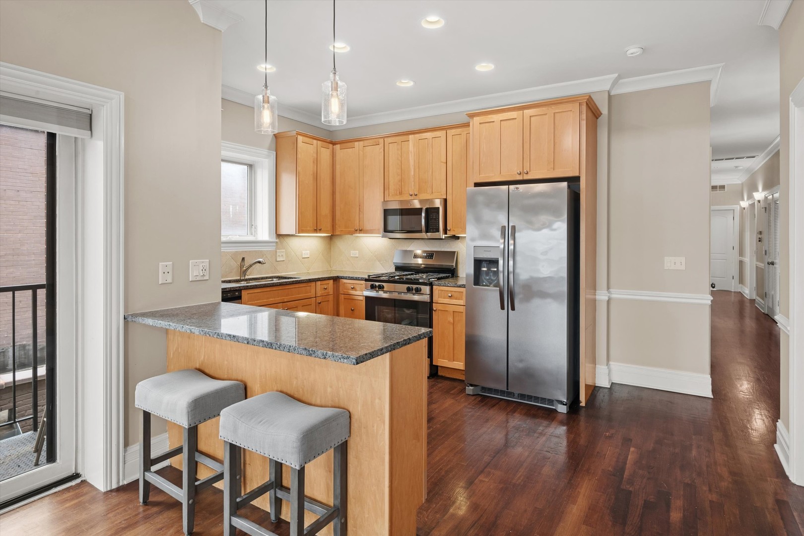 930 W Dakin Street Unit: 4