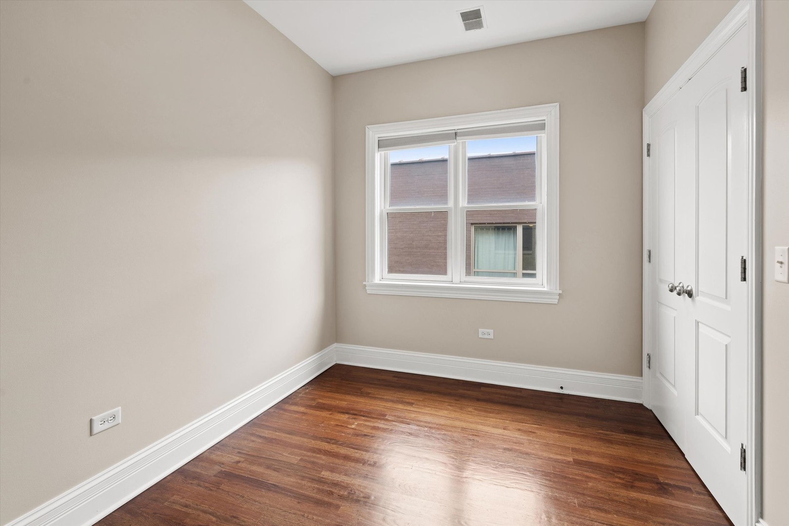 930 W Dakin Street Unit: 4