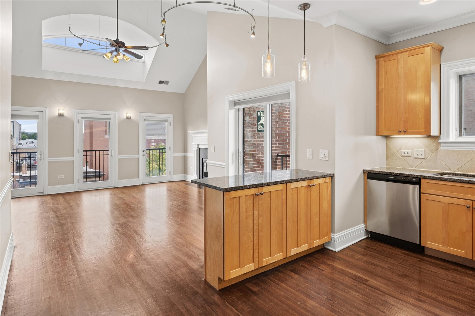 930 W Dakin Street Unit: 4