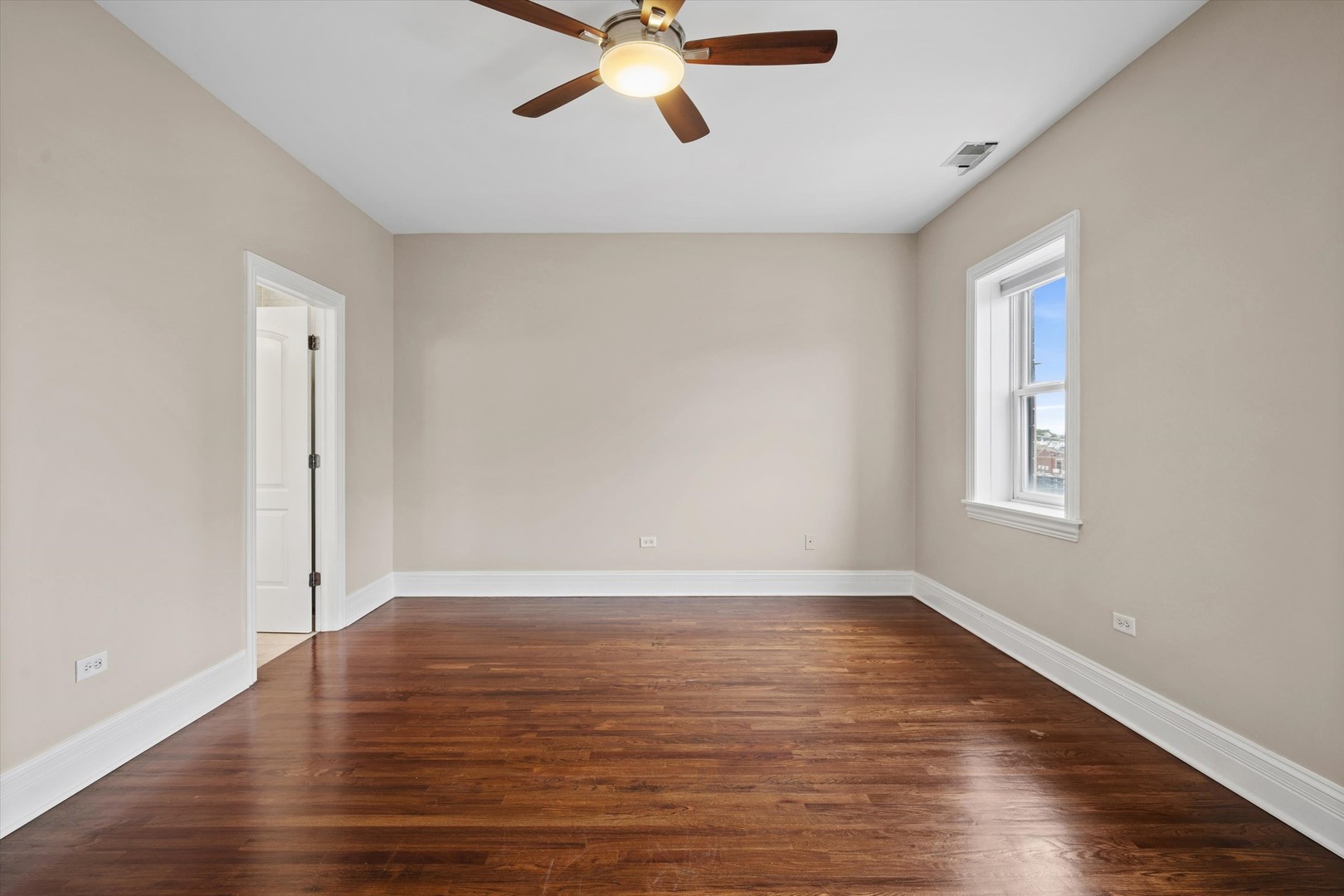 930 W Dakin Street Unit: 4