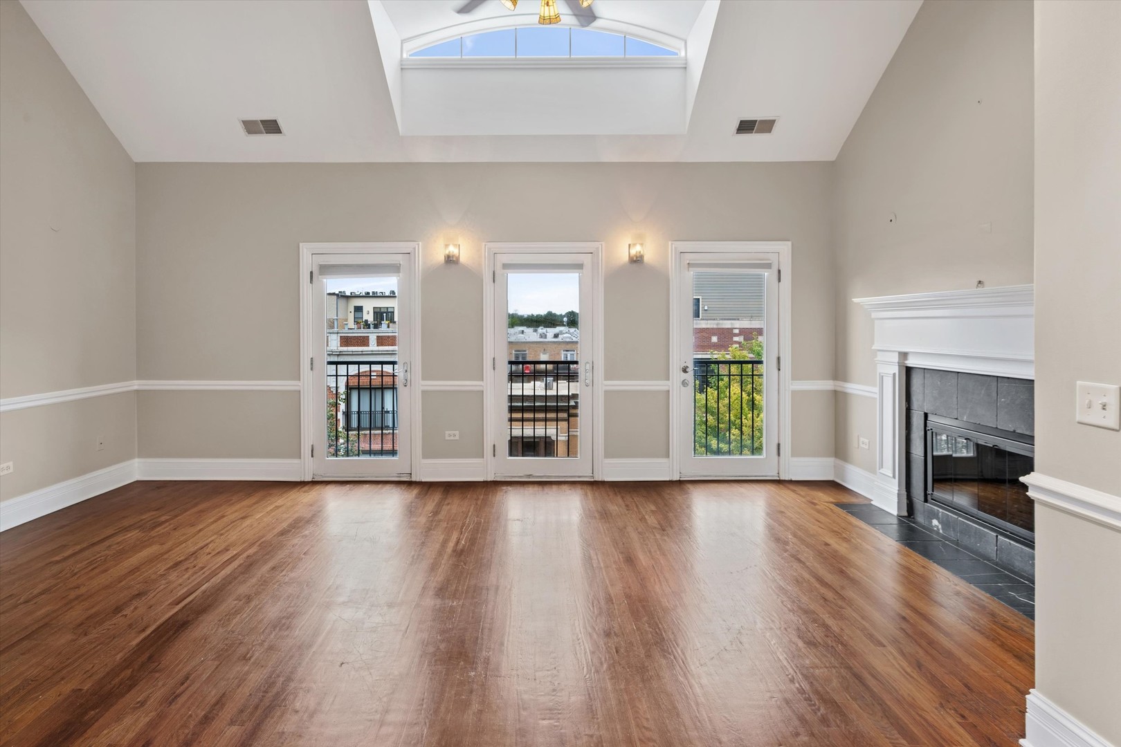 930 W Dakin Street Unit: 4