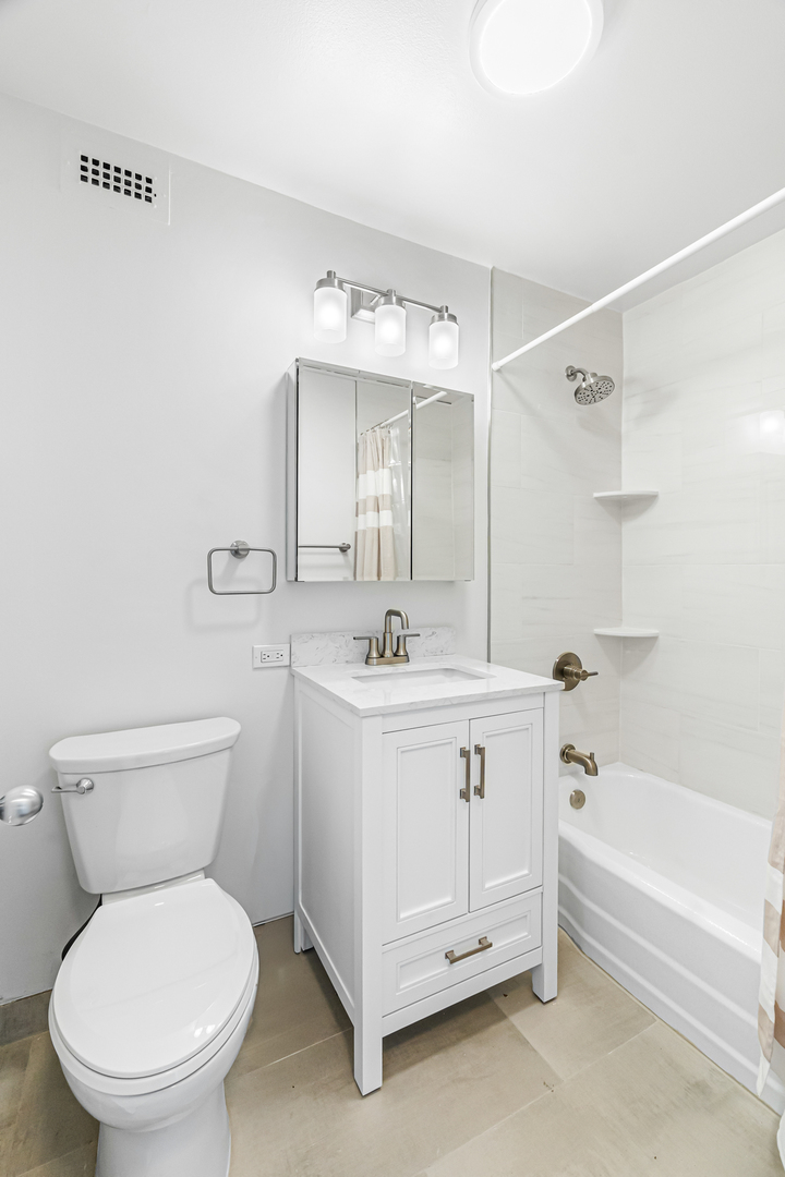 1360 N Sandburg Terrace Unit: 2603C