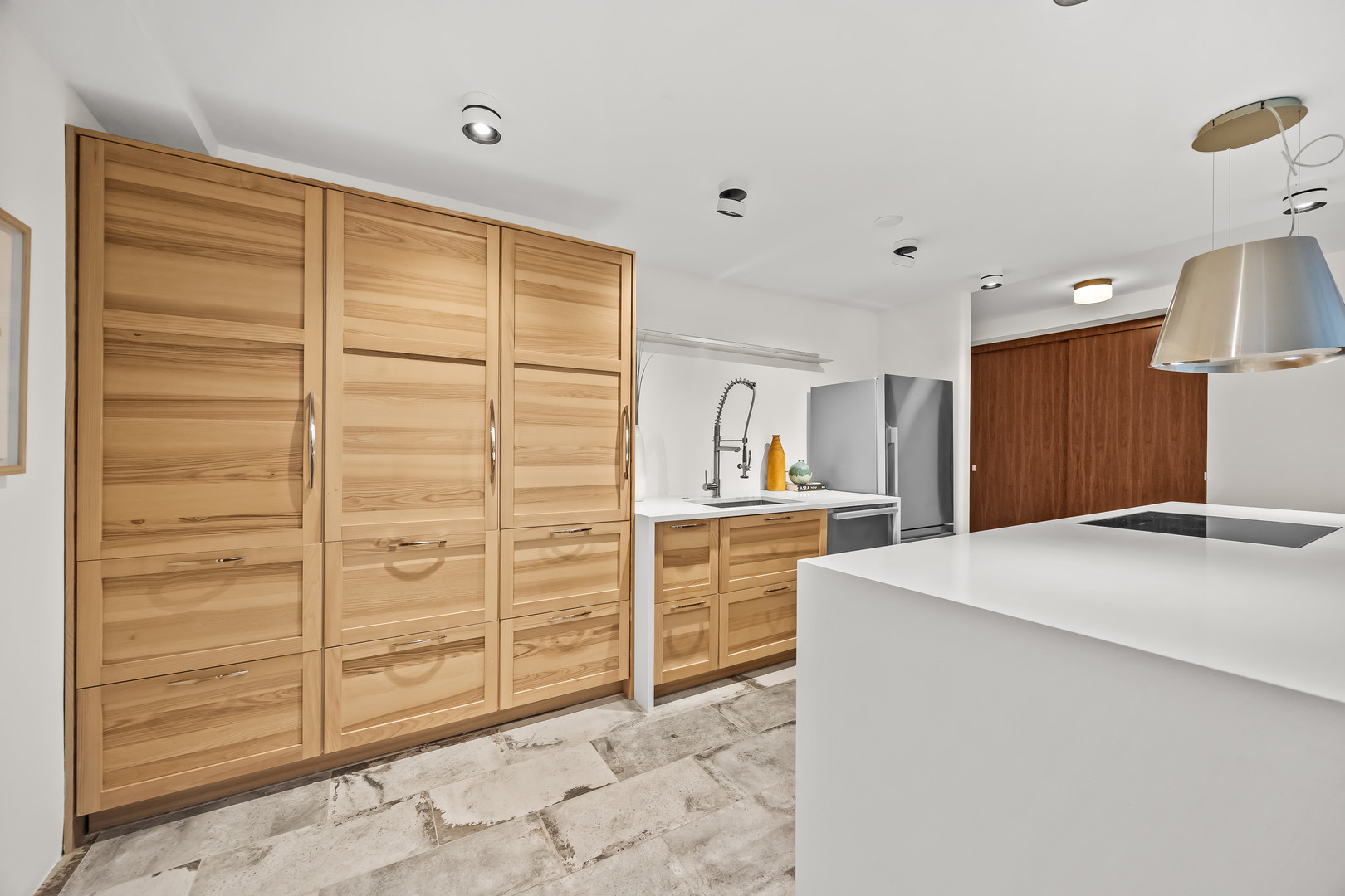 330 W DIVERSEY Parkway Unit: 705