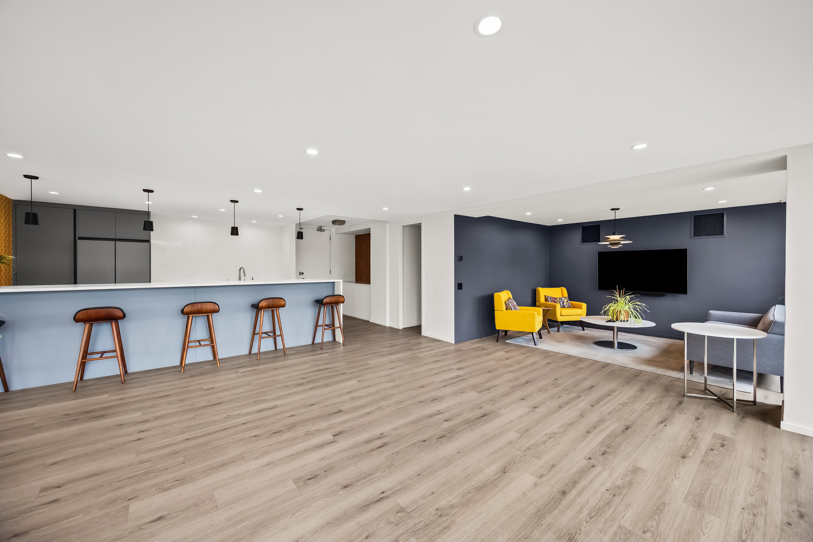 330 W DIVERSEY Parkway Unit: 705