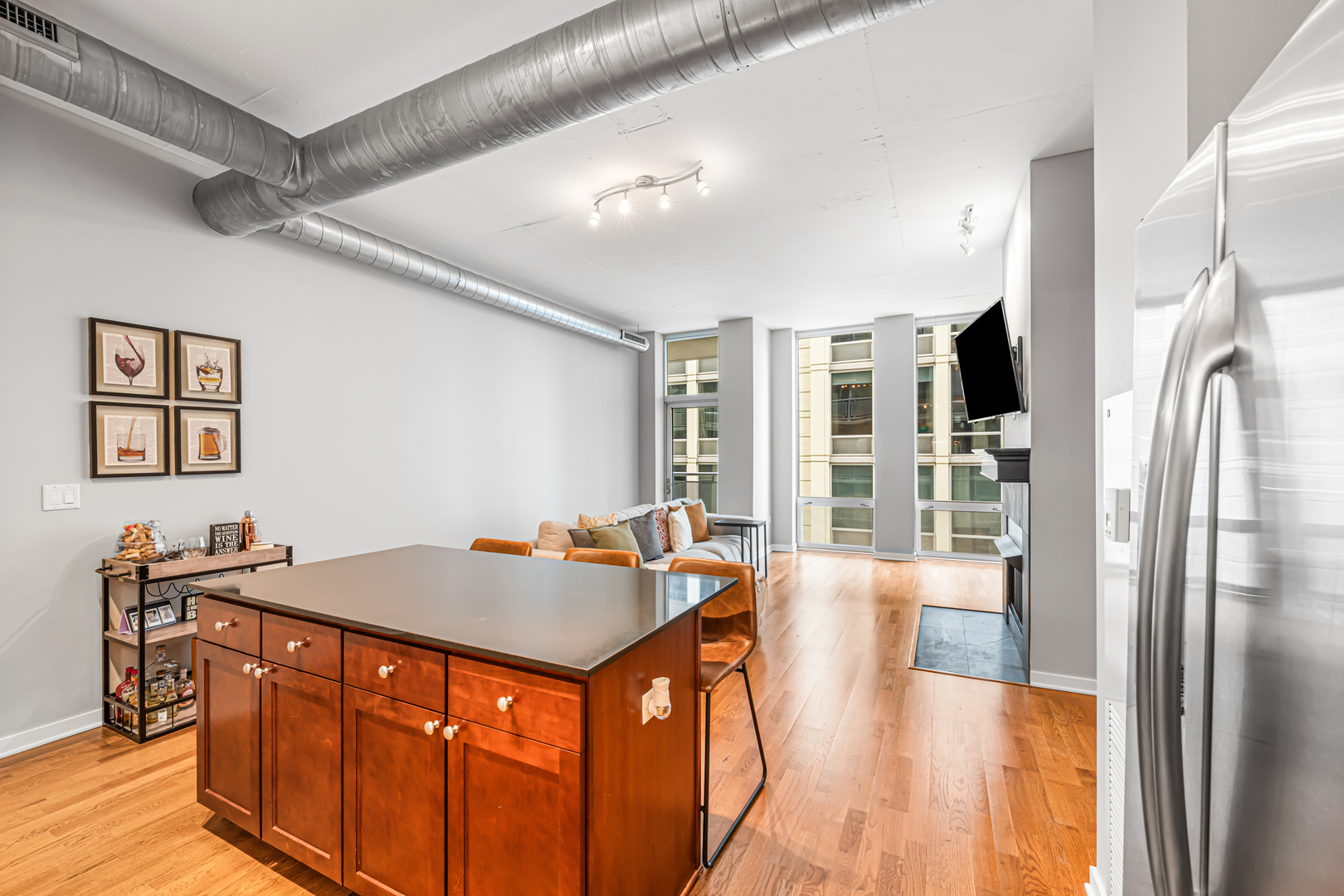 700 N Larrabee Street Unit: 1105