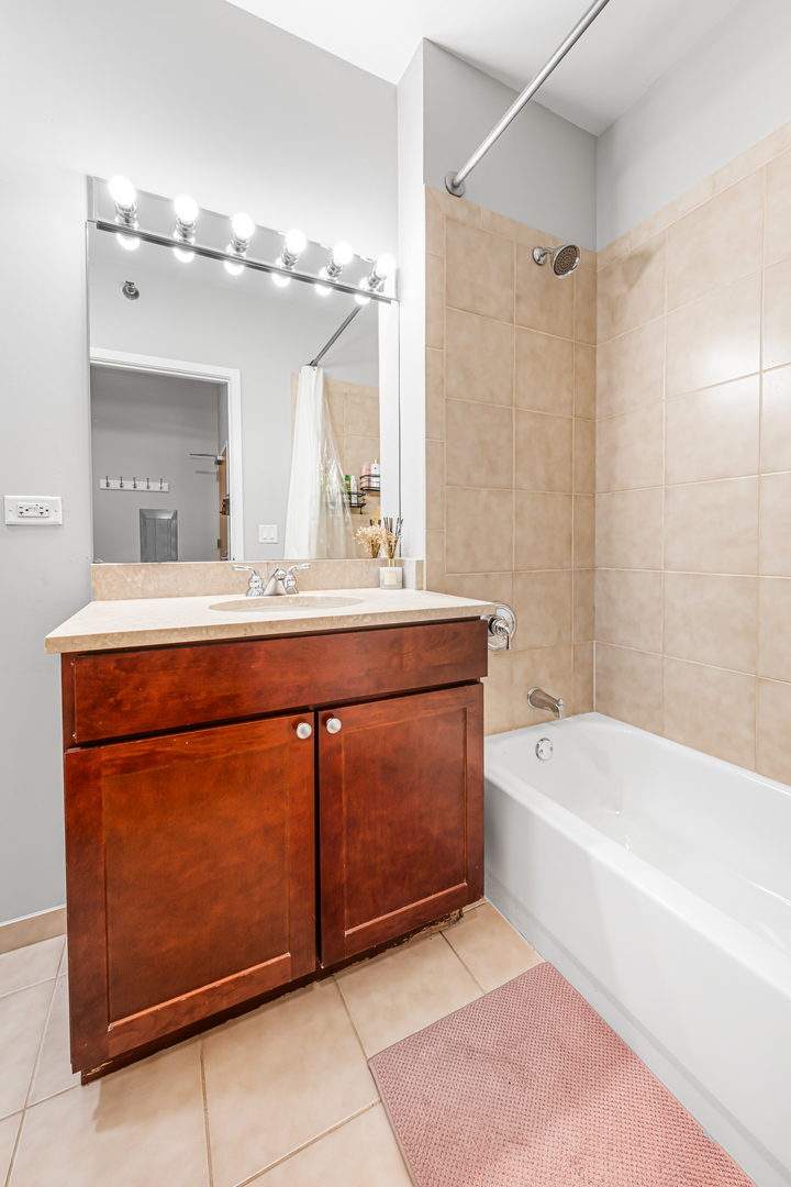 700 N Larrabee Street Unit: 1105