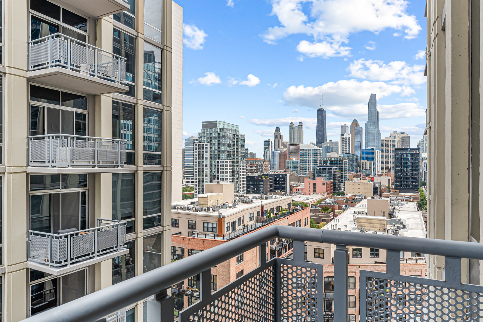 700 N Larrabee Street Unit: 1105