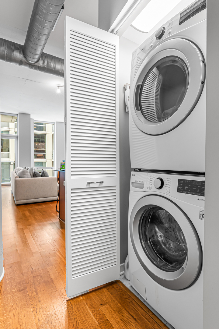 700 N Larrabee Street Unit: 1105