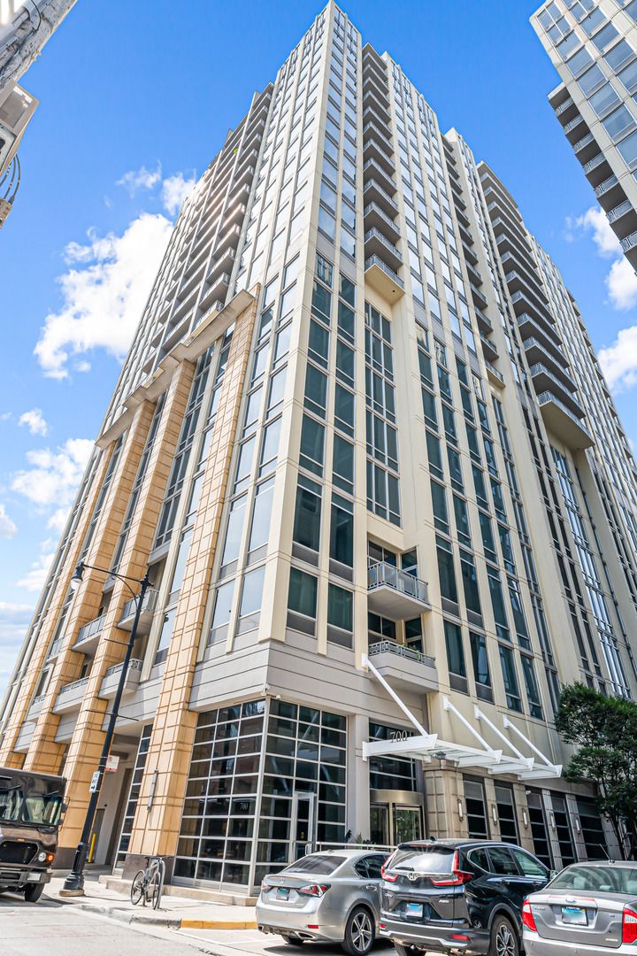 700 N Larrabee Street Unit: 1105