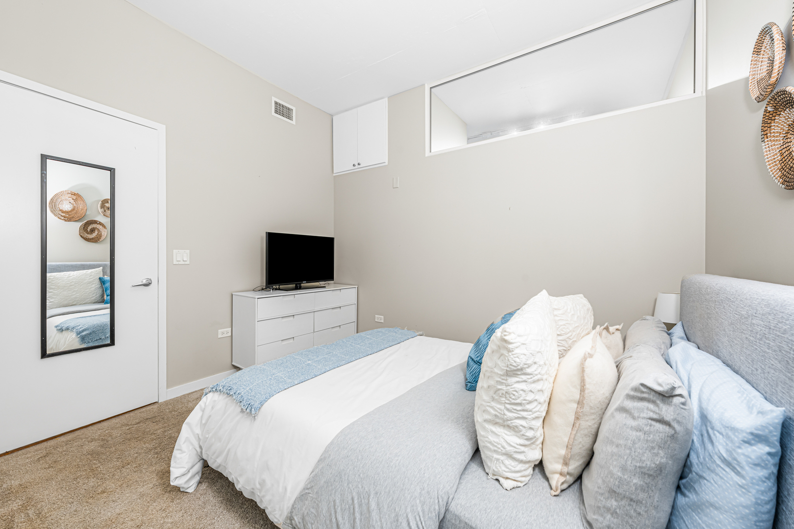 700 N Larrabee Street Unit: 1105