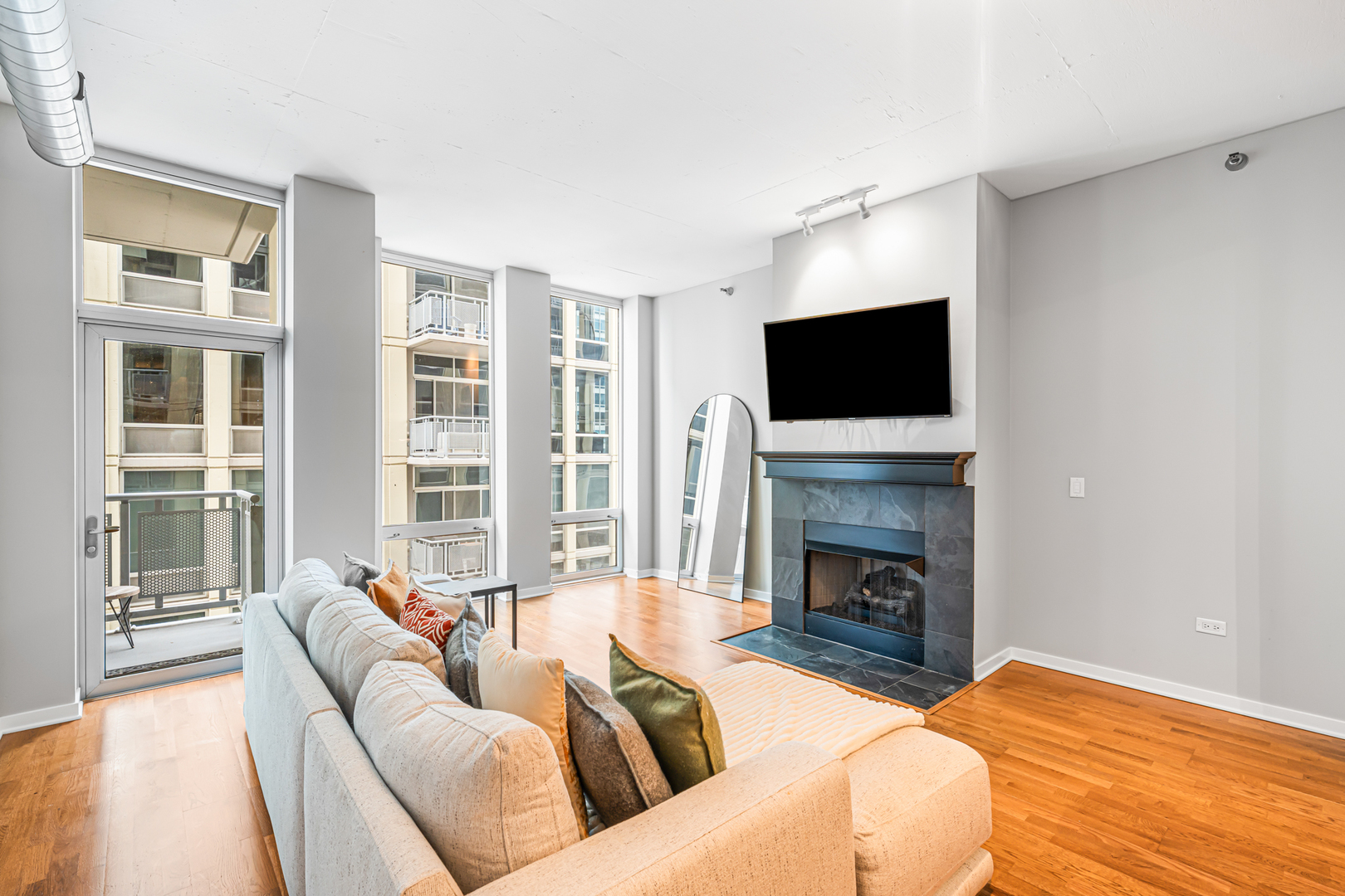 700 N Larrabee Street Unit: 1105