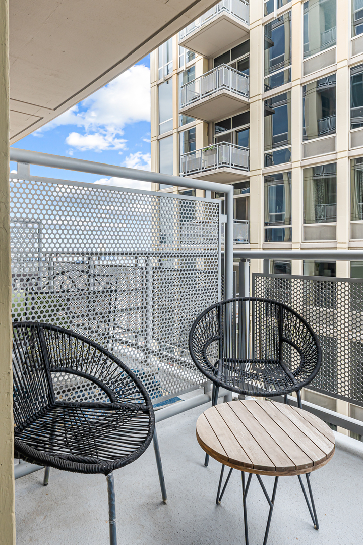 700 N Larrabee Street Unit: 1105