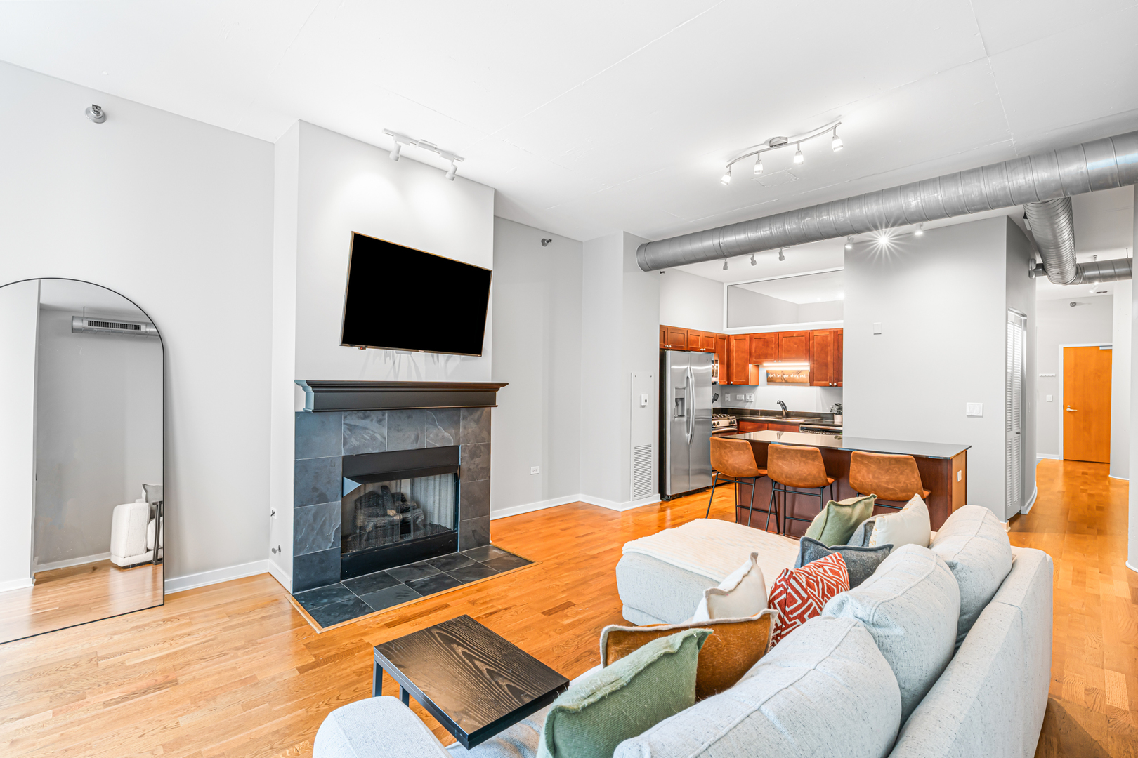 700 N Larrabee Street Unit: 1105