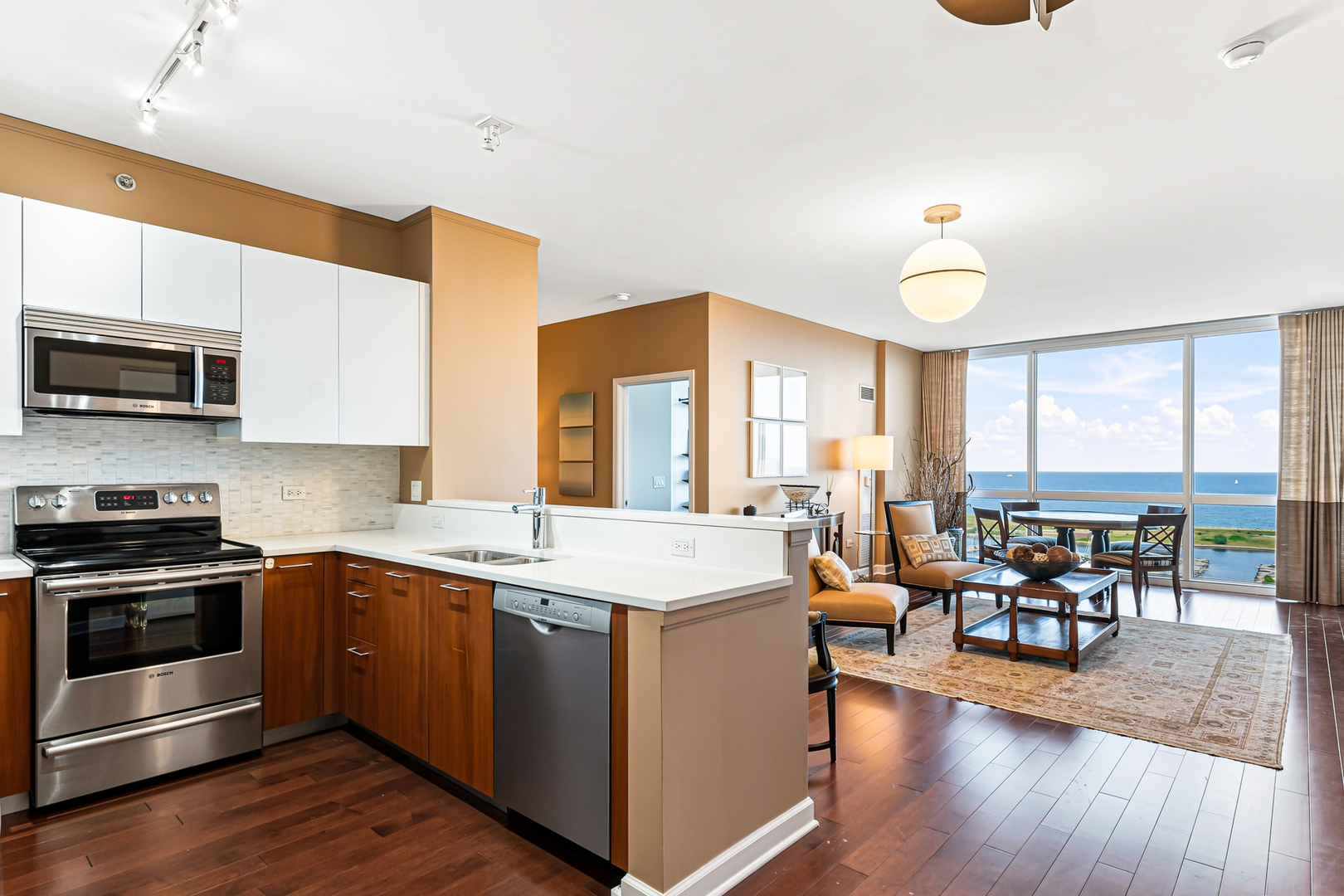 1901 S Calumet Avenue Unit: 2105
