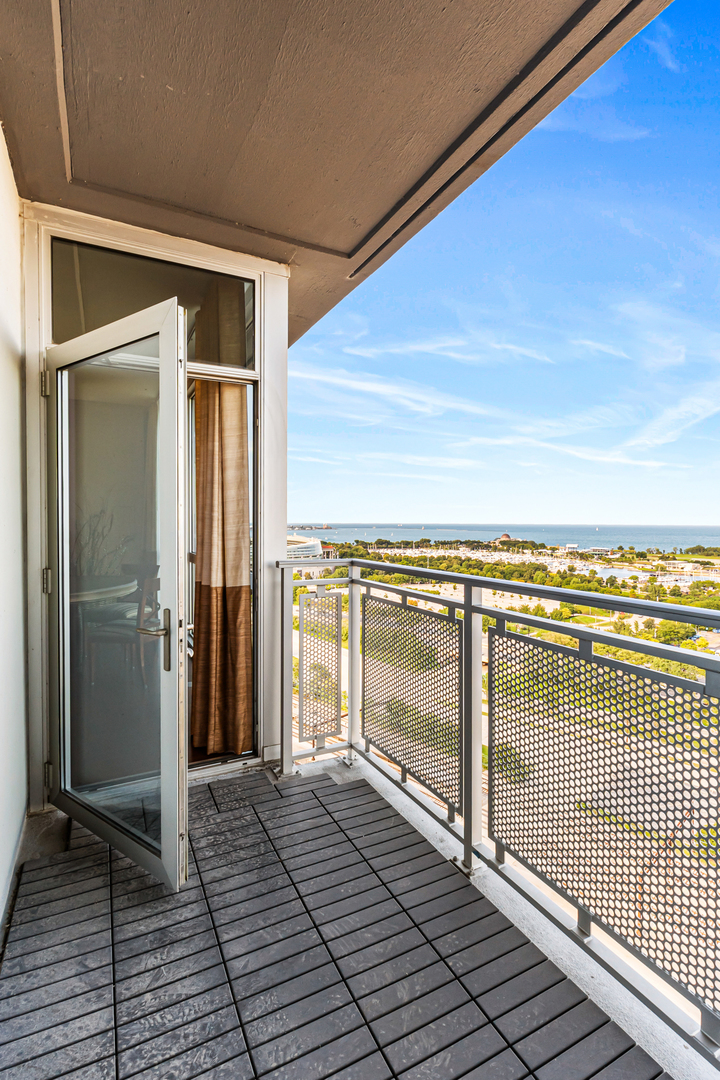 1901 S Calumet Avenue Unit: 2105