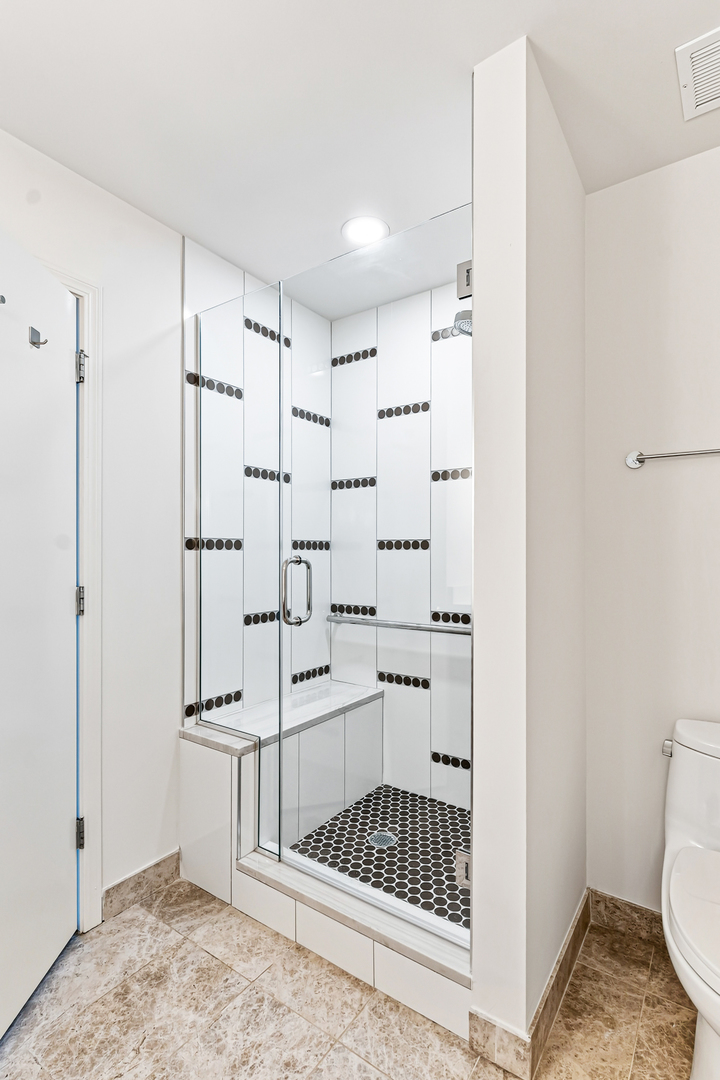 1901 S Calumet Avenue Unit: 2105