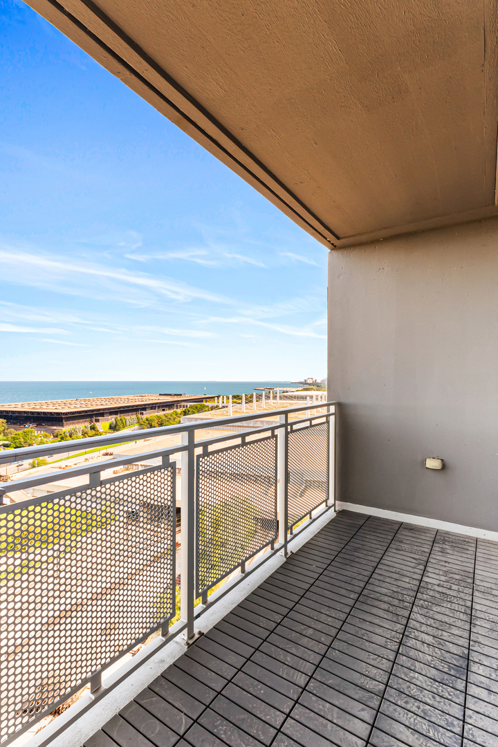 1901 S Calumet Avenue Unit: 2105